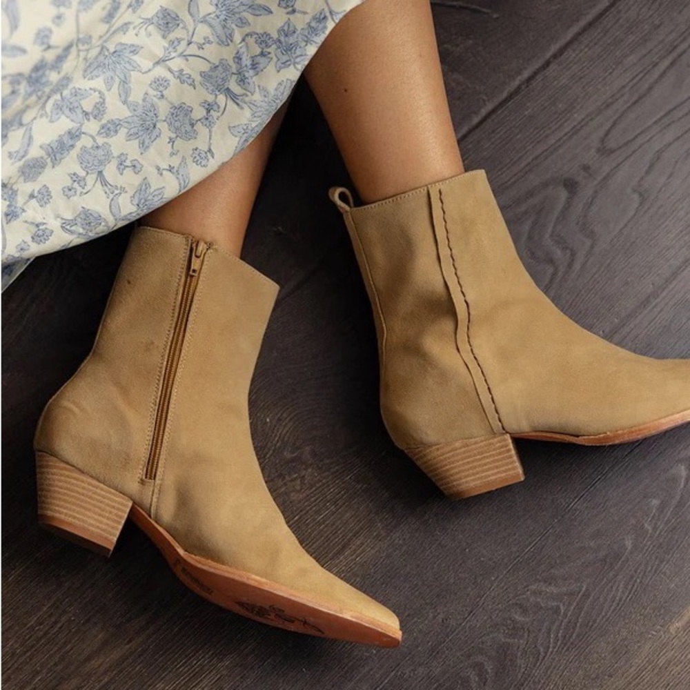 BNIB Free People Bowers Embroidered Bootie Women's 39 Leather Suede